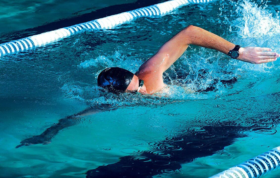 Nadar na piscina con osteocondrose torácica